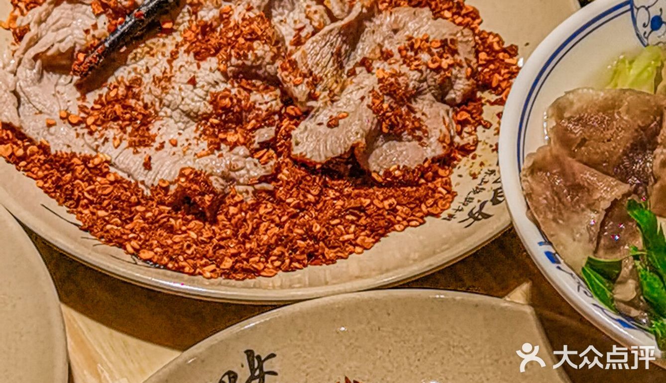 排队王来双子塔了👑跷脚牛肉只要💰1r