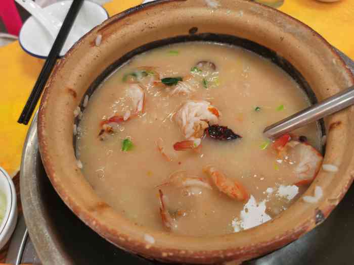 林记砂锅粥-"有几个月没来,林记店面扩大了也简单装修了.