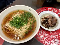 阳春面配酱蹄-逸桂禾面馆