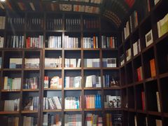 -钟书阁(松江泰晤士小镇店)