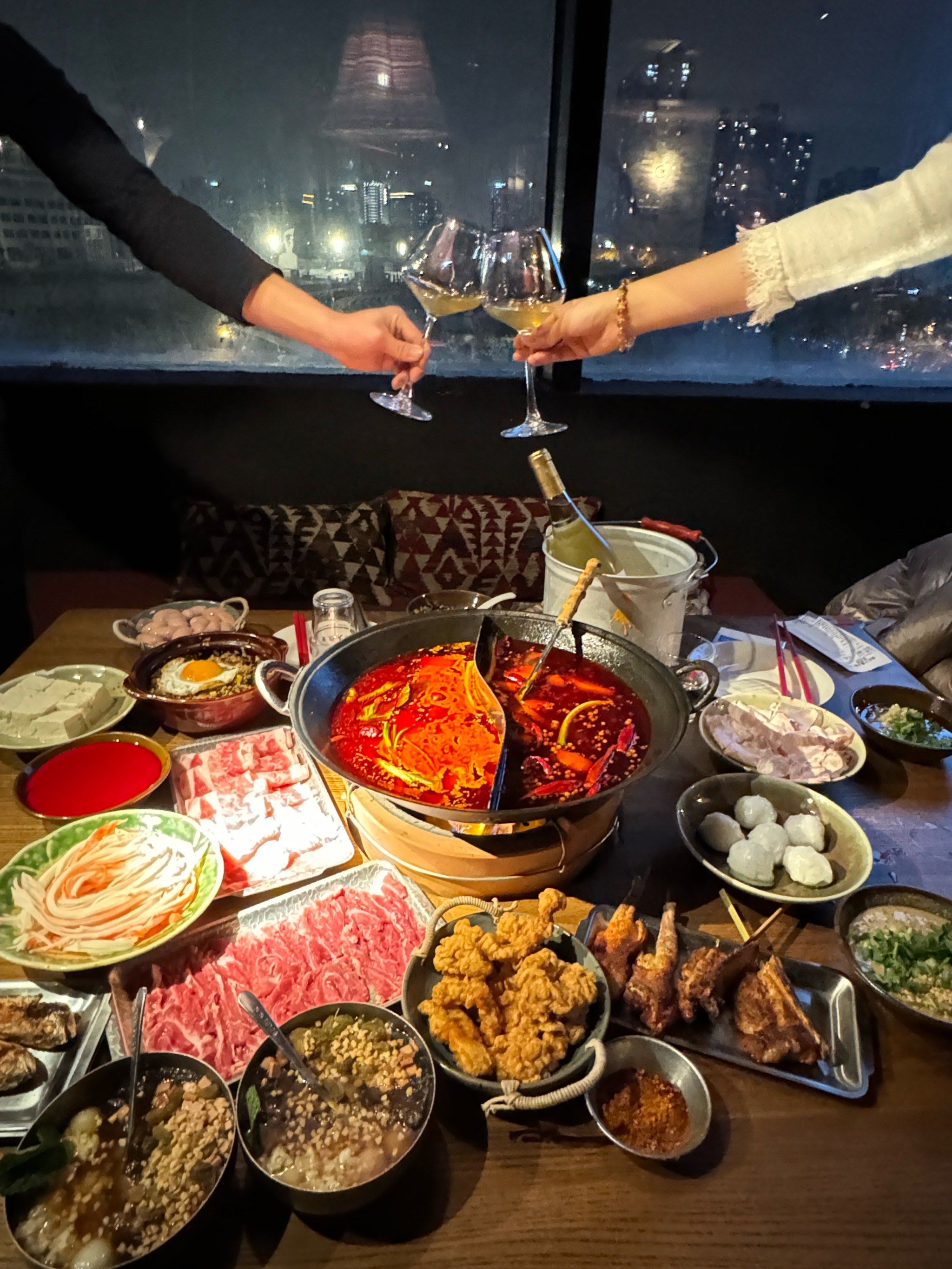人均100 坐拥工体夜景吃火锅是什么体验?
