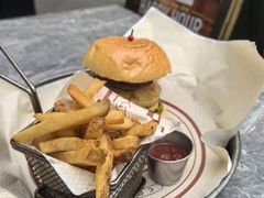 -BOURBON 玻本美式餐厅酒吧(虹桥新天地店)