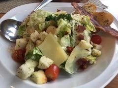 -Chom Cafe and Restaurant