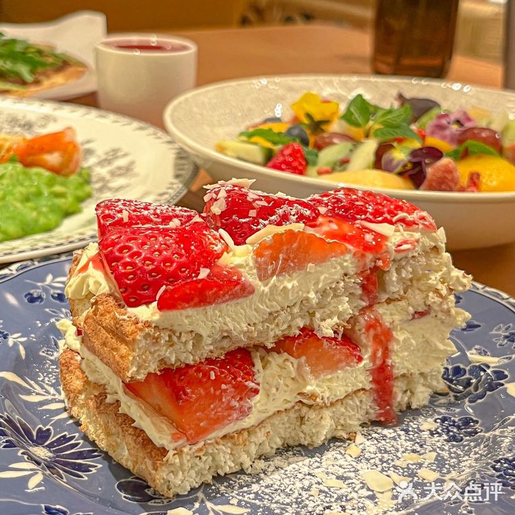 鲜花🌹咖啡☕️小蛋糕🍰K11超惬意西餐