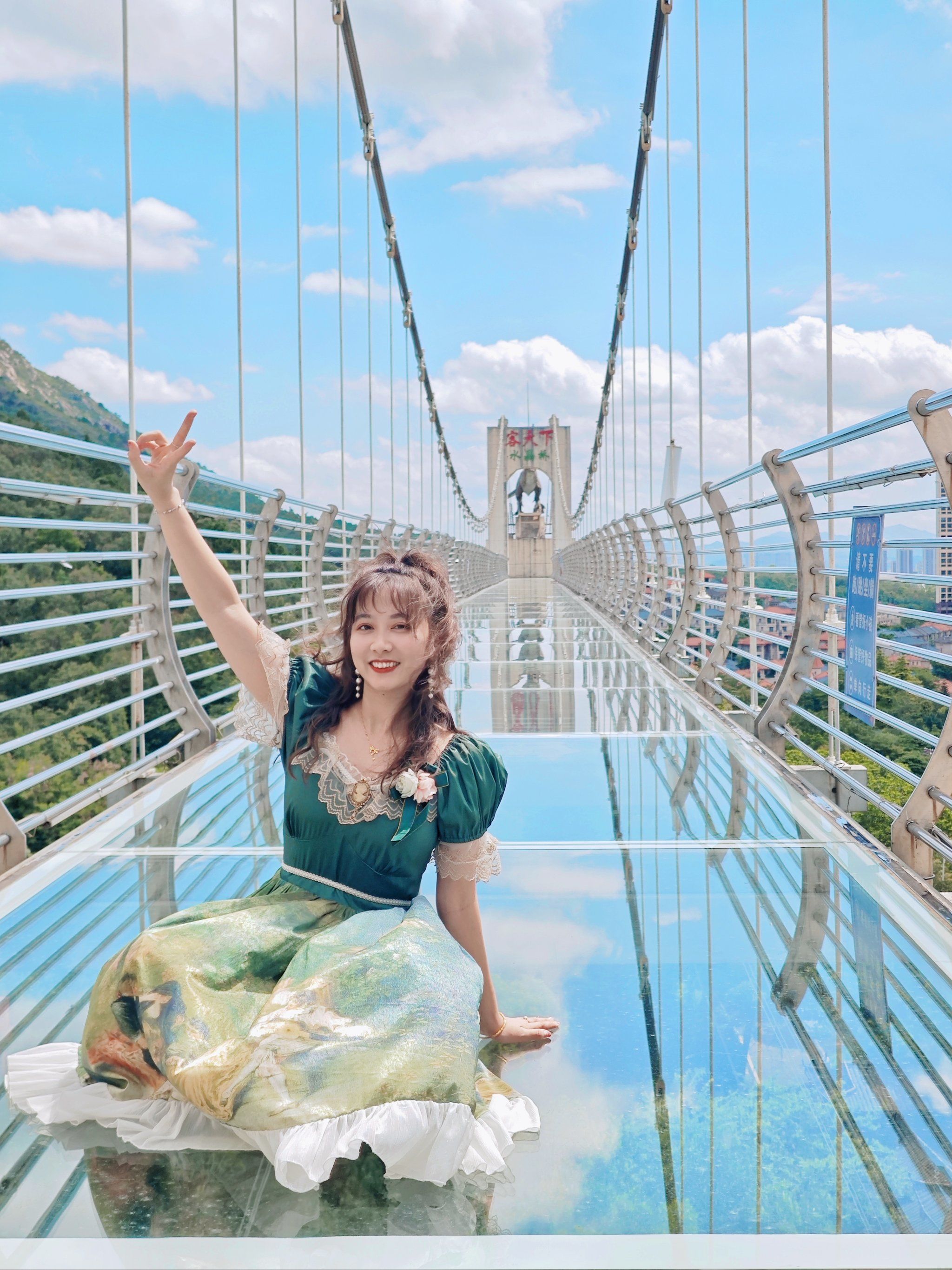 0元玩转这座城
这个玻璃桥拍照?