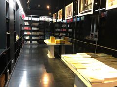 -钟书阁(松江泰晤士小镇店)