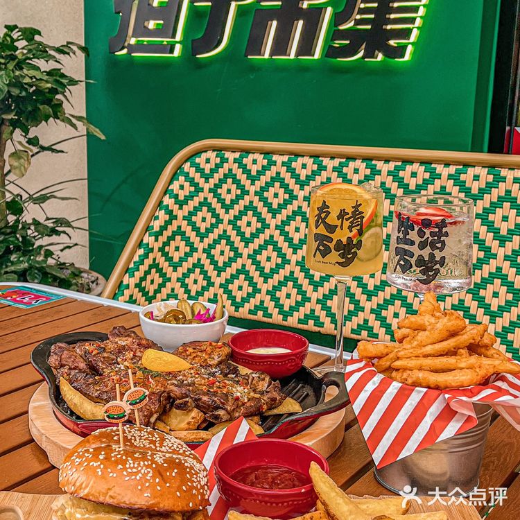 跨越整个郑州也要来吃的碳烤肉 但丁市集给的浪漫