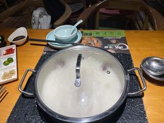 -洪氏嗨捞·广东猪肚鸡·椰子鸡火锅(西咸万象城店)