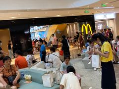 等位区-麦当劳(苏州中心星悦汇店)