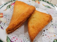咖喱吞拿鱼角-喜莲咖啡