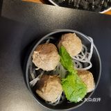 来到协信星光里的小公牛牛肉火锅店,首先被盆栽多肉而吸