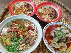 -爆炸头阿姨小四川正宗川味小吃(无任何分店)