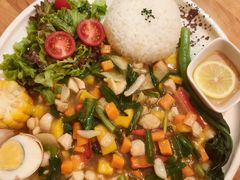 -月亮眼花园餐厅书吧酒吧