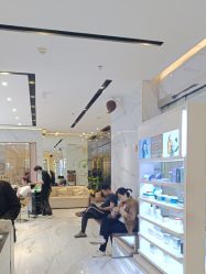 -罗亚帝造型·烫发染发