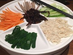 鸡丝凉米线-云海肴·汽锅鸡·云南代表菜(天山百盛优客店)