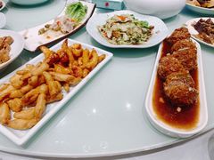 鸭蛋黄狮子头-梅飞酒家(名辉豪庭店)