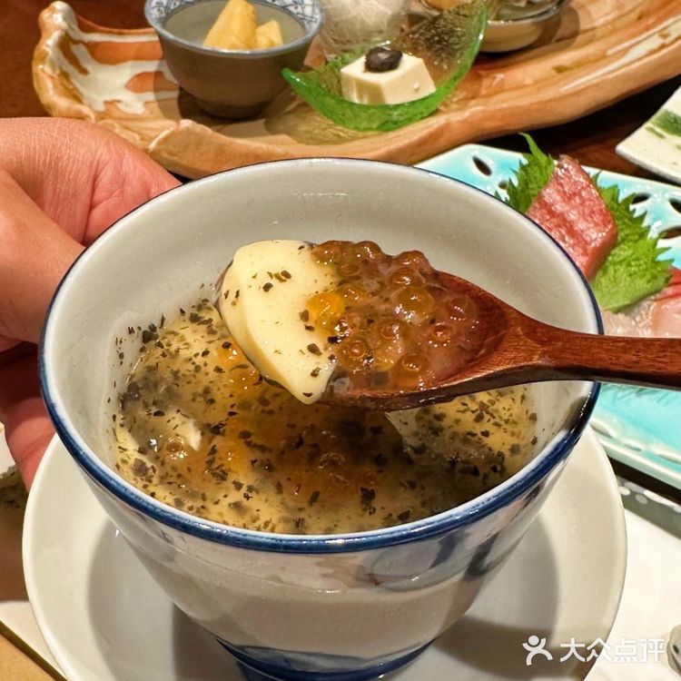 一板之隔，赏大师傅一捏一握之间的美食文化艺术