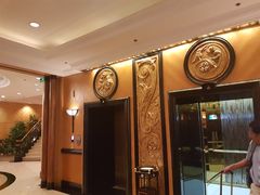 -深圳富苑皇冠假日套房酒店