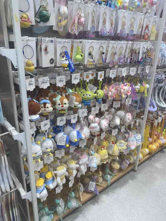 名创优品(东方玫瑰soho店)-"商品评价:东西还是挺全的,和其他的分店.