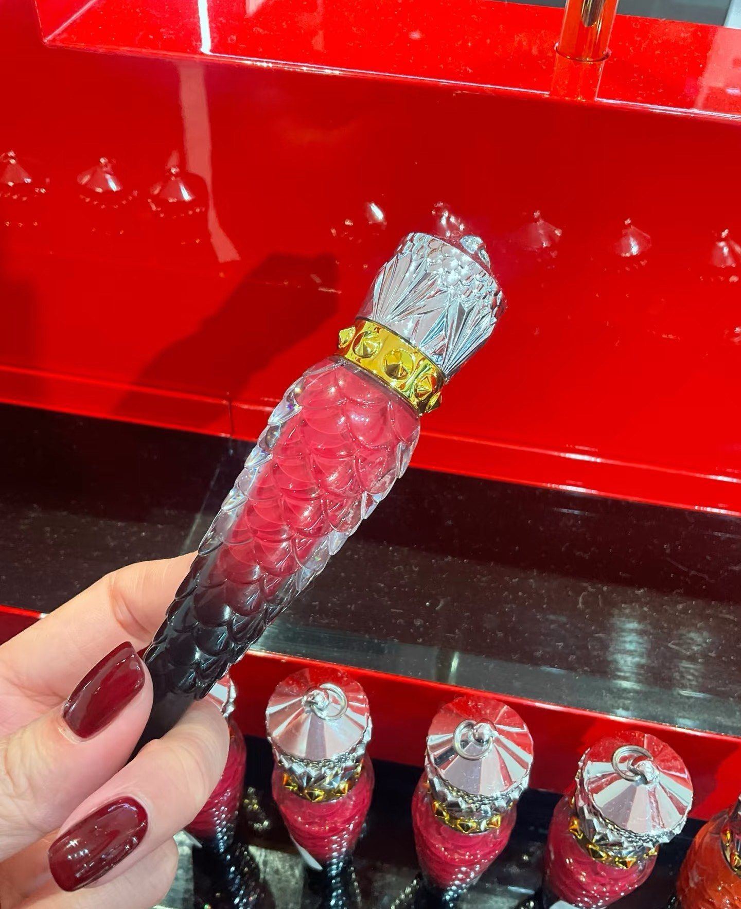 cl萝卜丁009f
路铂廷哑光唇釉0