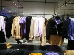 -URBAN REVIVO(欢乐海岸购物中心店)