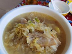 酸菜白肉-何适山庄 ·可团建(水长城P2停车场店)