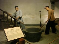 “舞棍弄棒”-陈李济中药博物馆