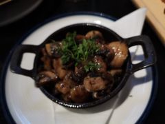 芝士焗牛排配油封蘑菇及防风根-C&R西班牙餐厅