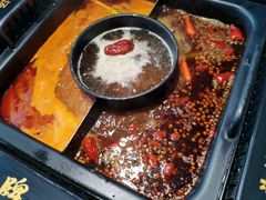 -老牌坊云南鱼豆花火锅(哈西万达店)