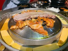 五花肉-哈哈碳都·牛肋条无限自助烤肉(台江万达店)