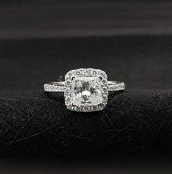 -威德钻石-克拉钻大本营(南京东路店)