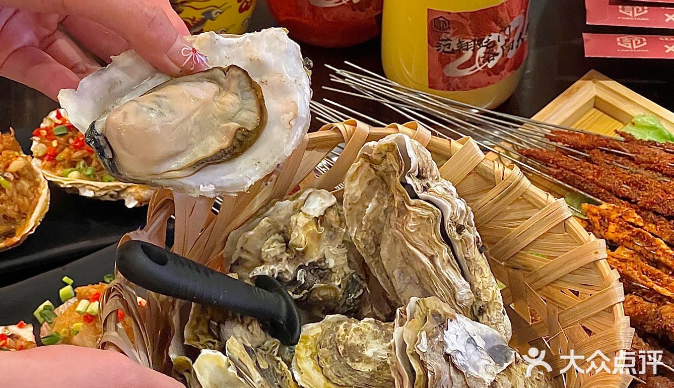 范翔我真是开到哪吃到哪 任何新店都不会错过!