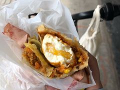 炸蛋葱油饼-小红车炸蛋葱油饼