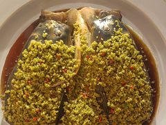 -阿瓦山寨·湘菜现炒·剁椒鱼头王(咸阳总店)