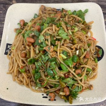 「阿常湖南米粉(泰州总店)」 位置在麦当劳对面的巷子