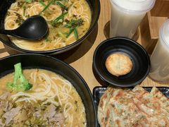 老坛酸菜肥牛米线-云味馆过桥米线(皇庭广场店)