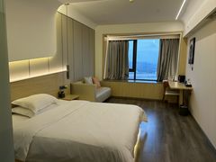 -欧辰国际酒店(重庆欢乐谷轻轨站店)