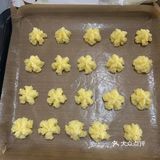 食材:土豆1个 蛋黄1个