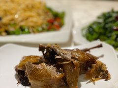 手撕乳鸽-琬苑鸽庄·川粤融合菜(解放碑总店)