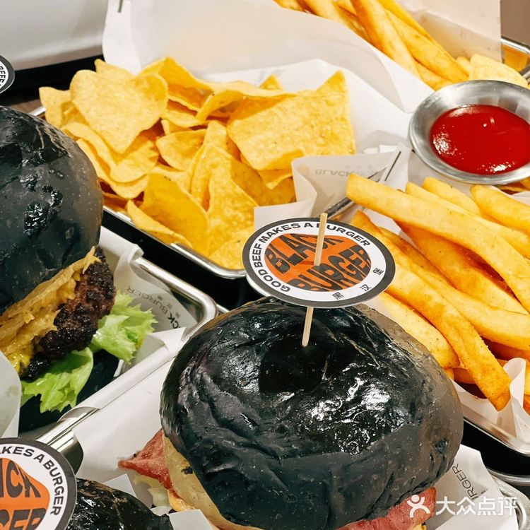 这个黑，到底是什么黑！“黑”汉堡可太酷啦！