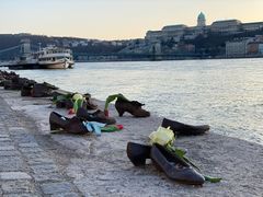 -多瑙河畔鞋履雕塑