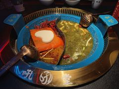 传统麻辣红油+有料酥肉豆花锅-吼堂老火锅(万寿宫店)