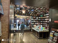 -钟书阁(松江泰晤士小镇店)