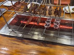 -哈尔滨小酒馆·鲜肉现穿自助烧烤(康新花园店)