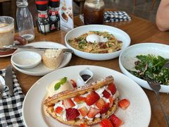 -ROAST coffee & eatery