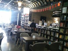 -钟书阁(松江泰晤士小镇店)