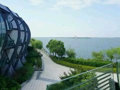 房间内望出去景观-上海滴水湖皇冠假日酒店