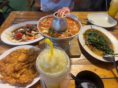 -席娜卡琳火车铁道夜市