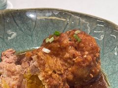 鸭蛋黄狮子头-梅飞酒家(名辉豪庭店)