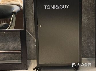 经常来罗湖万象城逛街，这是第一次找艾米姐姐帮我剪头发